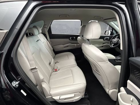Used 2023 Kia Sorento S FWD image 11