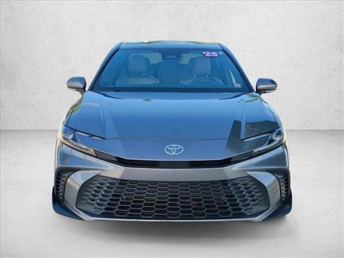 Used 2025 Toyota Camry SE w/ Convenience Package FWD image 2