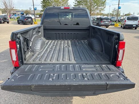 Used 2022 Ford F250 Lariat w/ Black Appearance Pkg AWD/4WD image 9