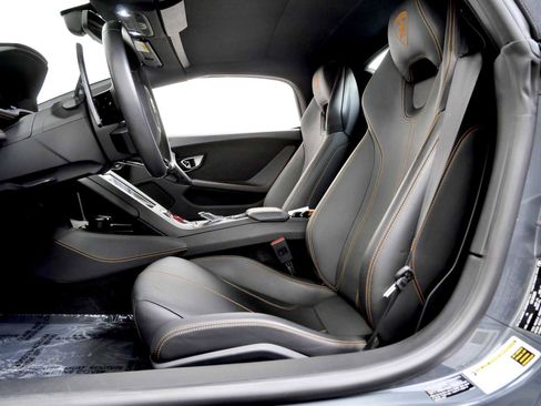 Used 2021 Lamborghini Huracan EVO image 19