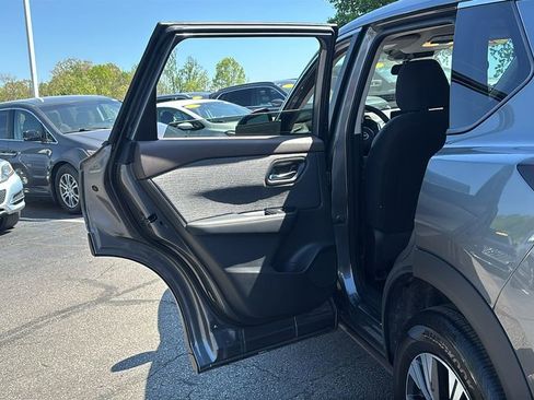 Used 2023 Nissan Rogue SV AWD/4WD image 28
