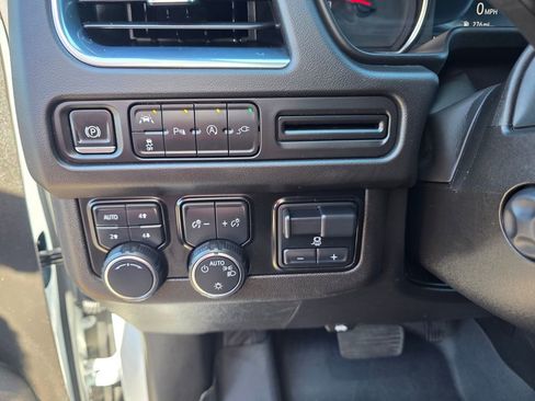 Used 2021 Chevrolet Suburban LT w/ LT Signature Package AWD/4WD image 16