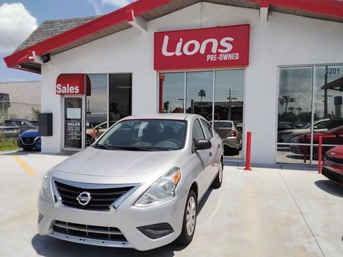 Used 2015 Nissan Versa S Plus FWD image 2