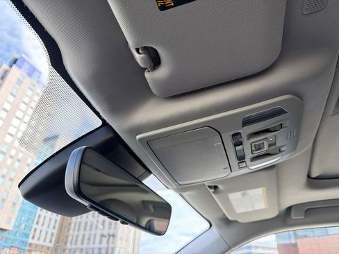 Used 2022 Toyota Highlander XLE image 32