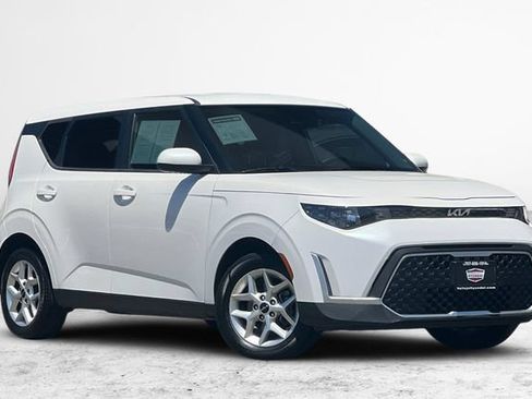 Used 2024 Kia Soul LX w/ Option Group 015 FWD image 1