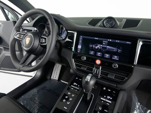 New 2026 Porsche Macan AWD/4WD image 29