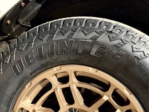 Used 2017 Toyota Tacoma SR image 13