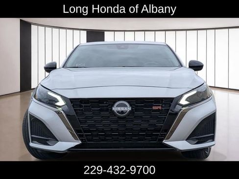 Used 2024 Nissan Altima 2.5 SR FWD image 2