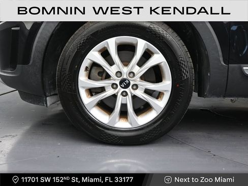 Used 2020 Kia Telluride LX image 9