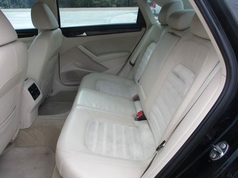Used 2014 Volkswagen Passat TDI SEL Premium FWD image 12