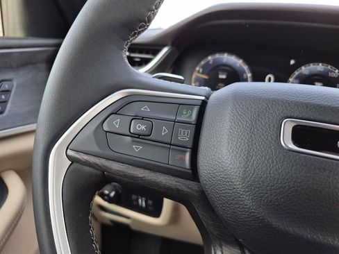 Used 2023 Jeep Grand Cherokee Limited image 17