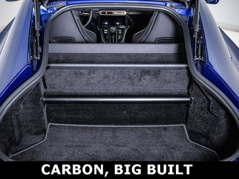 Used 2025 Aston Martin V8 Vantage Coupe image 31