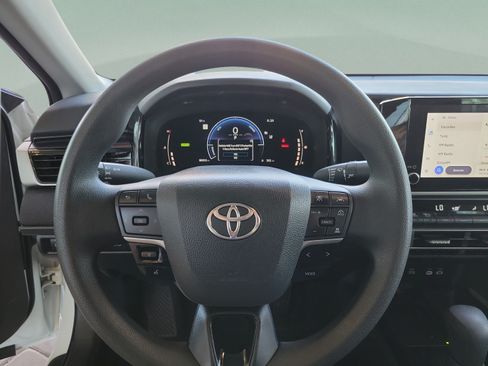 Used 2025 Toyota Camry LE FWD image 13