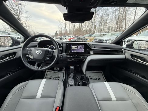 Used 2025 Toyota Camry SE image 2