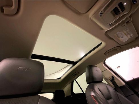 Used 2022 Buick Envision Essence w/ Sport Touring Package image 28