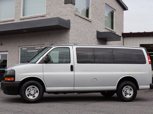 Used 2018 Chevrolet Express 2500 LS w/ Driver Convenience Package RWD image 2