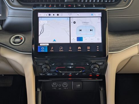 Used 2024 Jeep Grand Cherokee Limited w/ MOPAR Finishing Package image 25