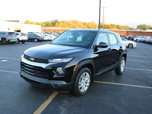 Used 2021 Chevrolet TrailBlazer LS FWD image 2