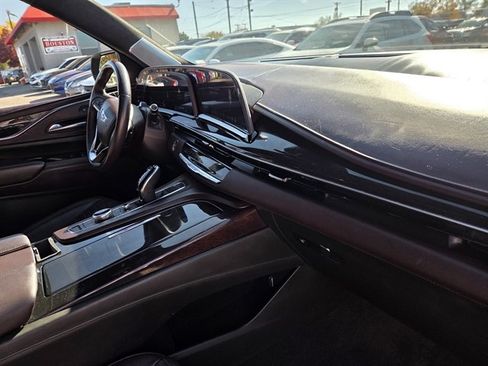 Used 2023 Cadillac Escalade Sport Platinum w/ LPO, ONYX Package image 9