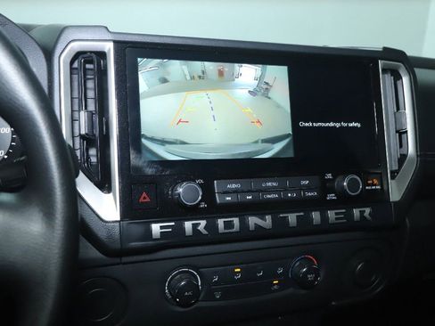 Certified 2025 Nissan Frontier SV RWD image 30