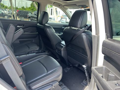 Used 2023 Nissan Pathfinder SL w/ SL Premium Package AWD/4WD image 4