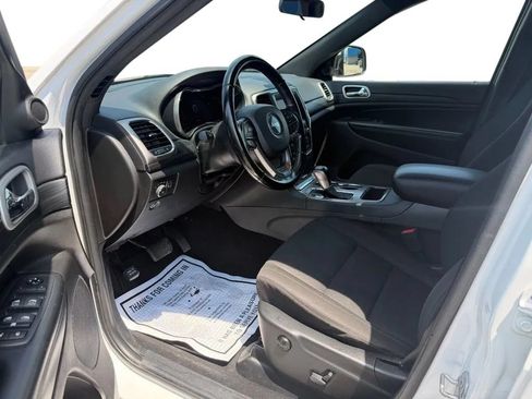 Used 2021 Jeep Grand Cherokee Laredo w/ Security & Convenience Group AWD/4WD image 11