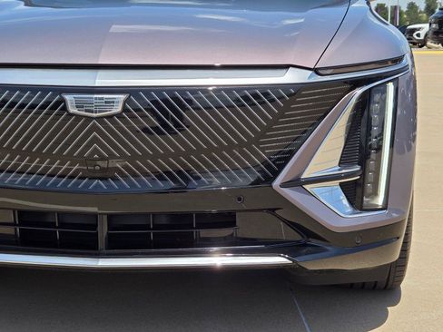 Certified 2024 Cadillac Lyriq Luxury AWD/4WD image 5