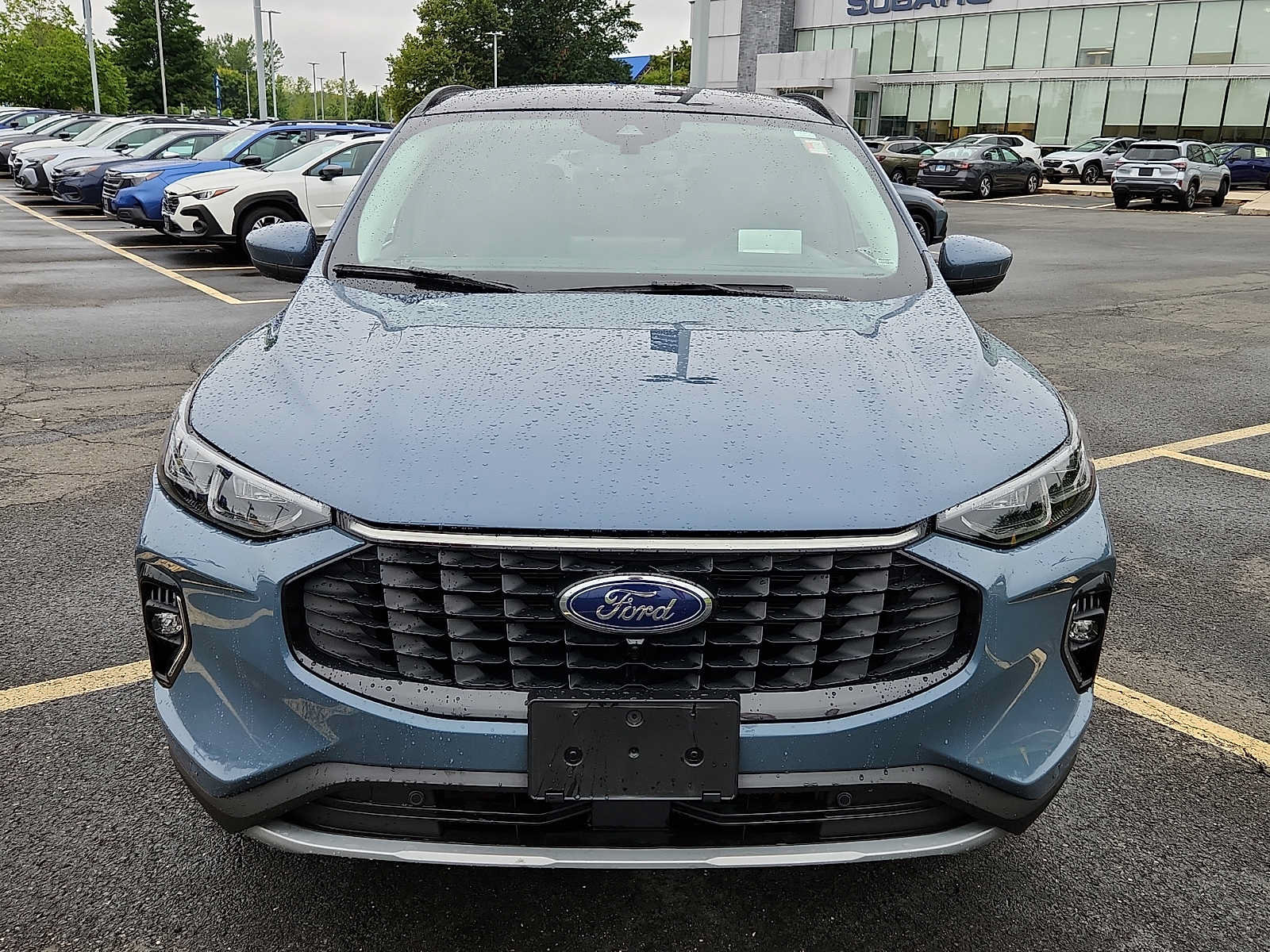 Used 2023 Ford Escape Platinum w/ Premium Technology Package AWD/4WD image 2