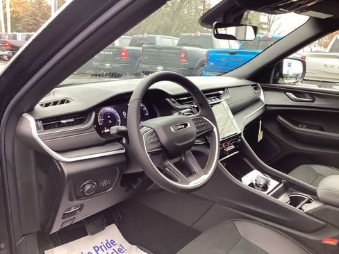 New 2025 Jeep Grand Cherokee L Altitude AWD/4WD image 30
