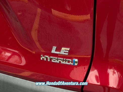 Used 2024 Toyota RAV4 LE AWD/4WD image 9