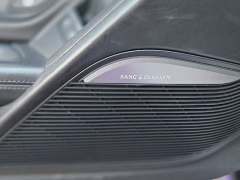 Used 2018 Audi R8 V10 w/ Premium Package image 24