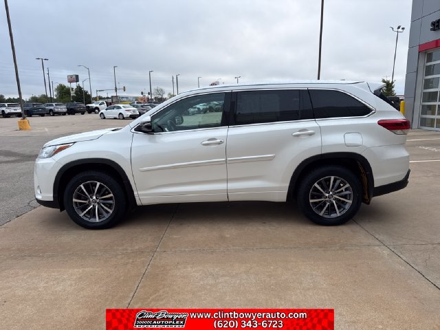 Used 2018 Toyota Highlander XLE w/ Protection Package #3 AWD/4WD image 2