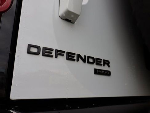 Used 2023 Land Rover Defender 130 X-Dynamic SE image 39