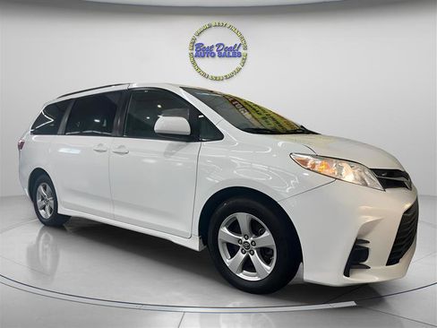 Used 2019 Toyota Sienna LE FWD image 14