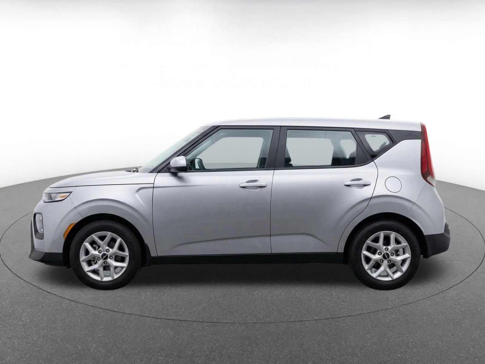 Used 2025 Kia Soul LX w/ LX Technology Package FWD image 4