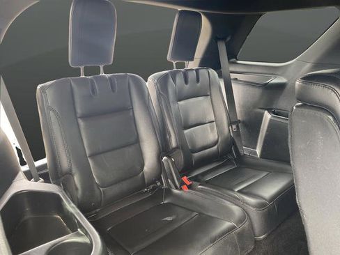 Used 2018 Ford Explorer XLT w/ Equipment Group 202A image 28