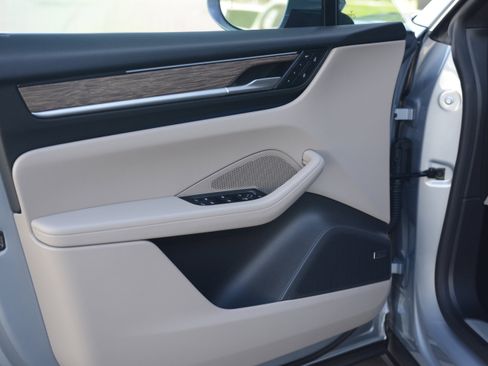 Certified 2025 Porsche Macan 4S Electric image 13