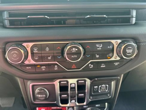 Used 2025 Jeep Wrangler Unlimited Rubicon 392 AWD/4WD image 38