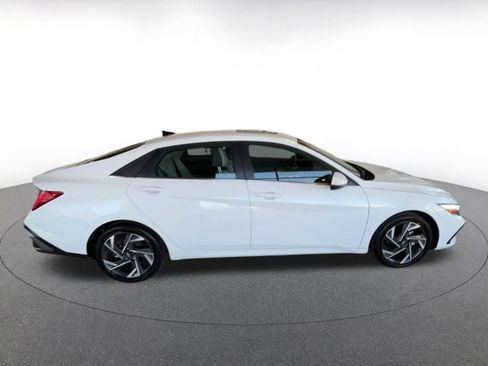 Used 2025 Hyundai Elantra Limited image 16