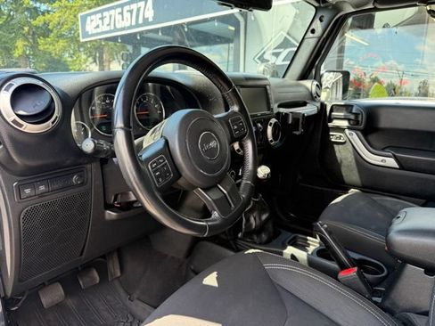 Used 2017 Jeep Wrangler Unlimited Rubicon w/ Max Tow Package AWD/4WD image 20