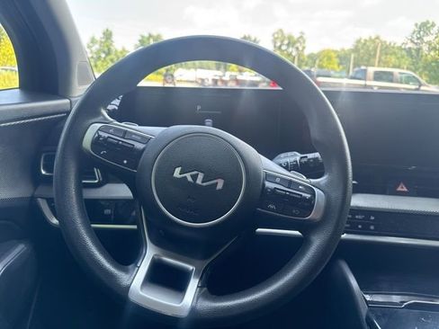 Used 2023 Kia Sportage LX image 9
