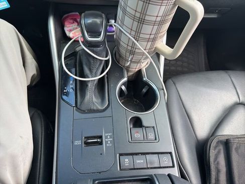 Used 2021 Toyota Highlander XLE image 19