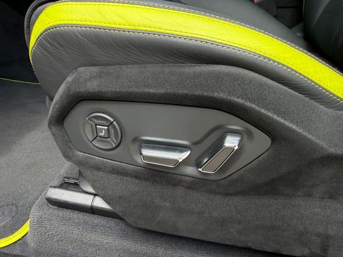Used 2023 Lamborghini Urus Performante AWD/4WD image 59