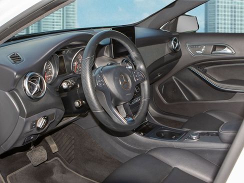 Used 2020 Mercedes-Benz GLA 250 w/ Convenience Package image 15