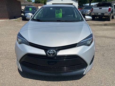 Used 2017 Toyota Corolla LE FWD image 3