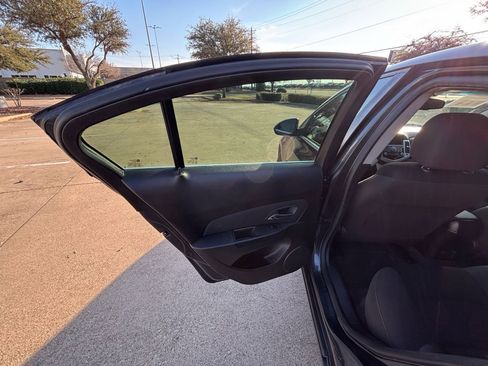 Used 2013 Chevrolet Cruze LT image 20