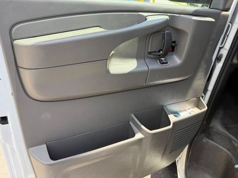 Used 2013 Chevrolet Express 2500 RWD image 7