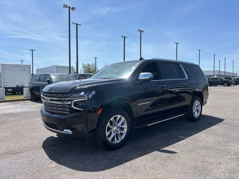 Used 2024 Chevrolet Suburban Premier AWD/4WD image 7