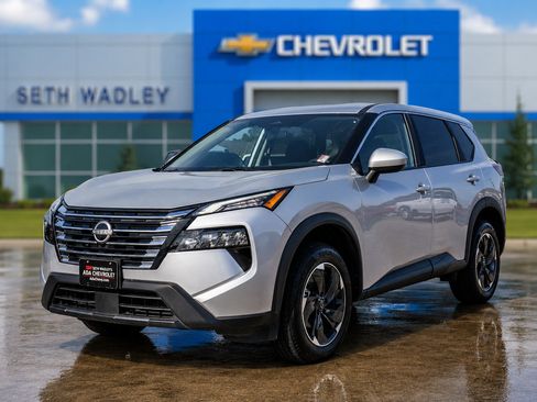Used 2025 Nissan Rogue SV AWD/4WD image 3
