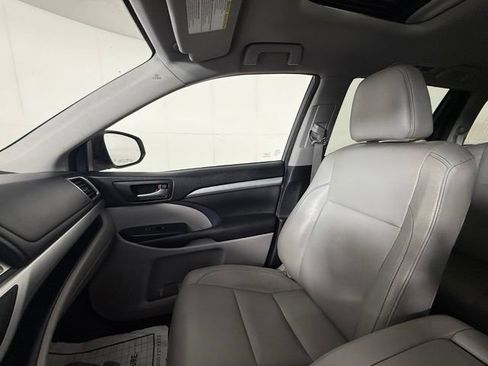 Used 2017 Toyota Highlander XLE FWD image 17